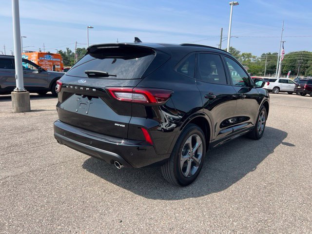Certified 2024 Ford Escape ST-Line w/ Tech Pack #1 AWD/4WD image 3
