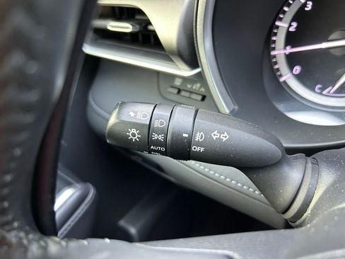 Used 2022 Toyota Highlander XLE FWD image 24