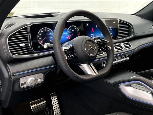 New 2026 Mercedes-Benz GLS 580 4MATIC image 6