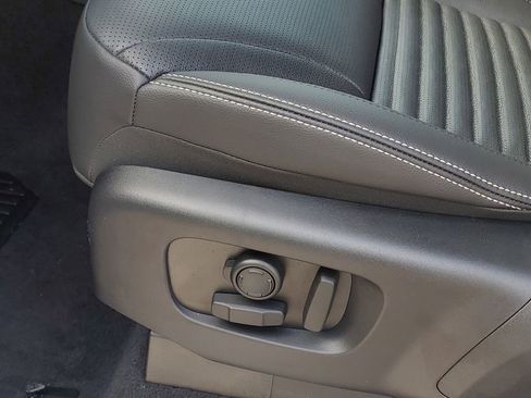 New 2026 Land Rover Discovery S image 9