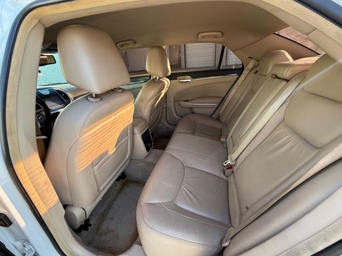 Used 2011 Chrysler 300 Limited RWD image 15