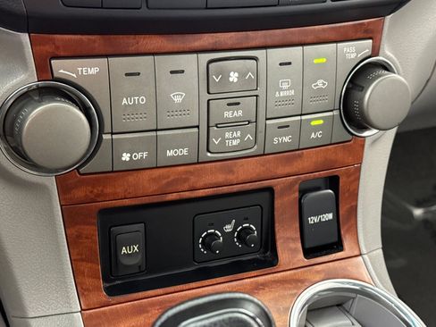 Used 2010 Toyota Highlander Limited AWD/4WD image 19