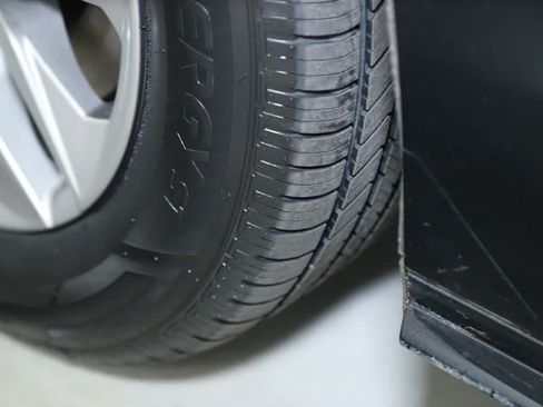 Certified 2025 Toyota Sienna LE AWD/4WD image 34