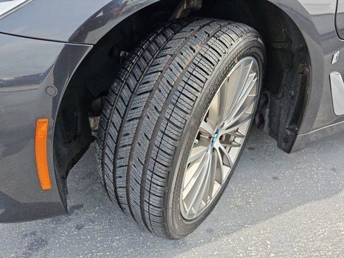 Used 2019 BMW 530e w/ Premium Package image 33