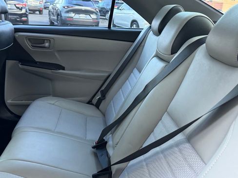 Used 2017 Toyota Camry SE image 18