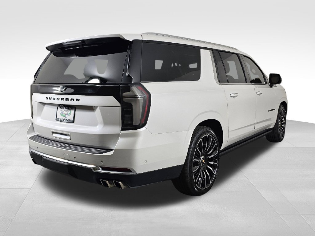 Used 2025 Chevrolet Suburban High Country AWD/4WD image 7