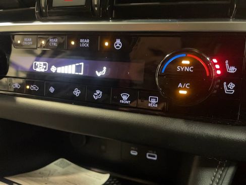 Used 2024 Nissan Pathfinder Platinum w/ Cargo Package image 9