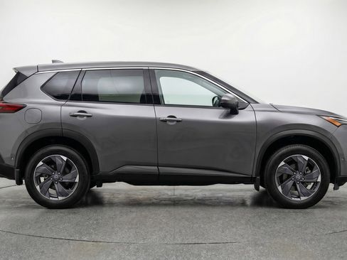 Used 2025 Nissan Rogue SV image 11