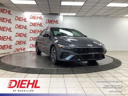 Used 2025 Hyundai Elantra SEL FWD image 1