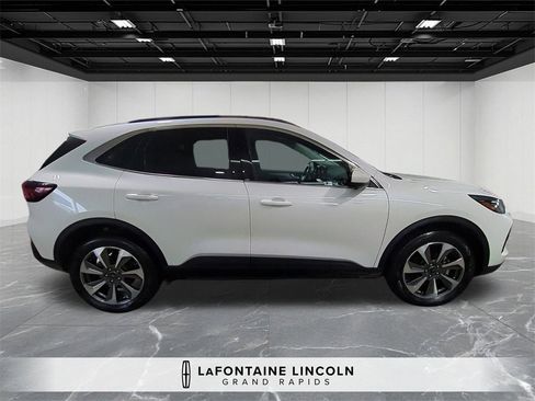 Used 2024 Ford Escape Platinum image 6