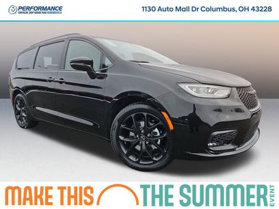 New 2026 Chrysler Pacifica Select