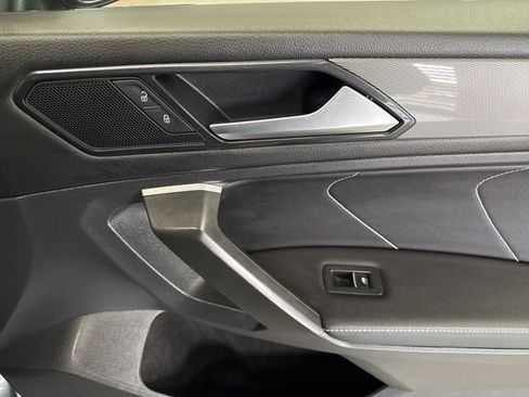 Used 2024 Volkswagen Tiguan SE image 51