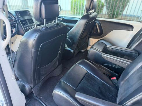 Used 2017 Dodge Grand Caravan SXT FWD image 18