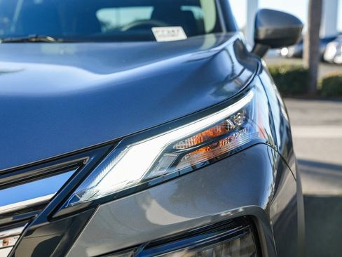 Used 2025 Nissan Rogue SV image 8