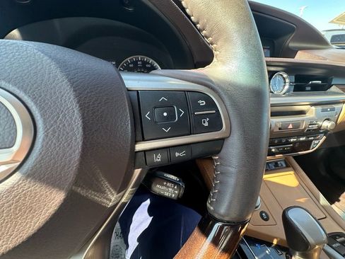 Used 2016 Lexus ES 350 w/ Luxury Package w/Wood Trim FWD image 14