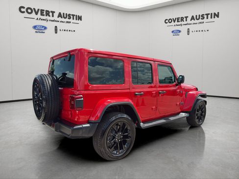 Used 2025 Jeep Wrangler Unlimited Sahara AWD/4WD image 5