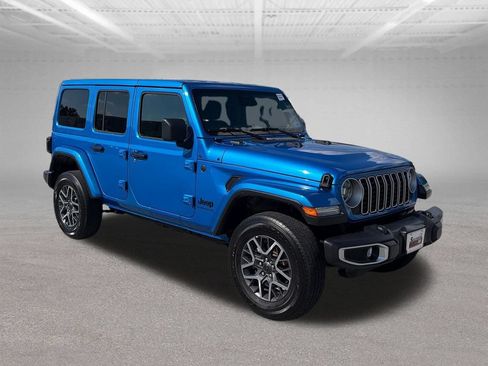 Used 2025 Jeep Wrangler Unlimited Sahara AWD/4WD image 8