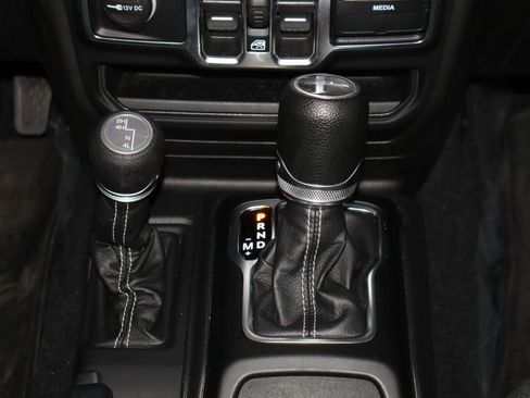 Used 2022 Jeep Gladiator Overland AWD/4WD image 27