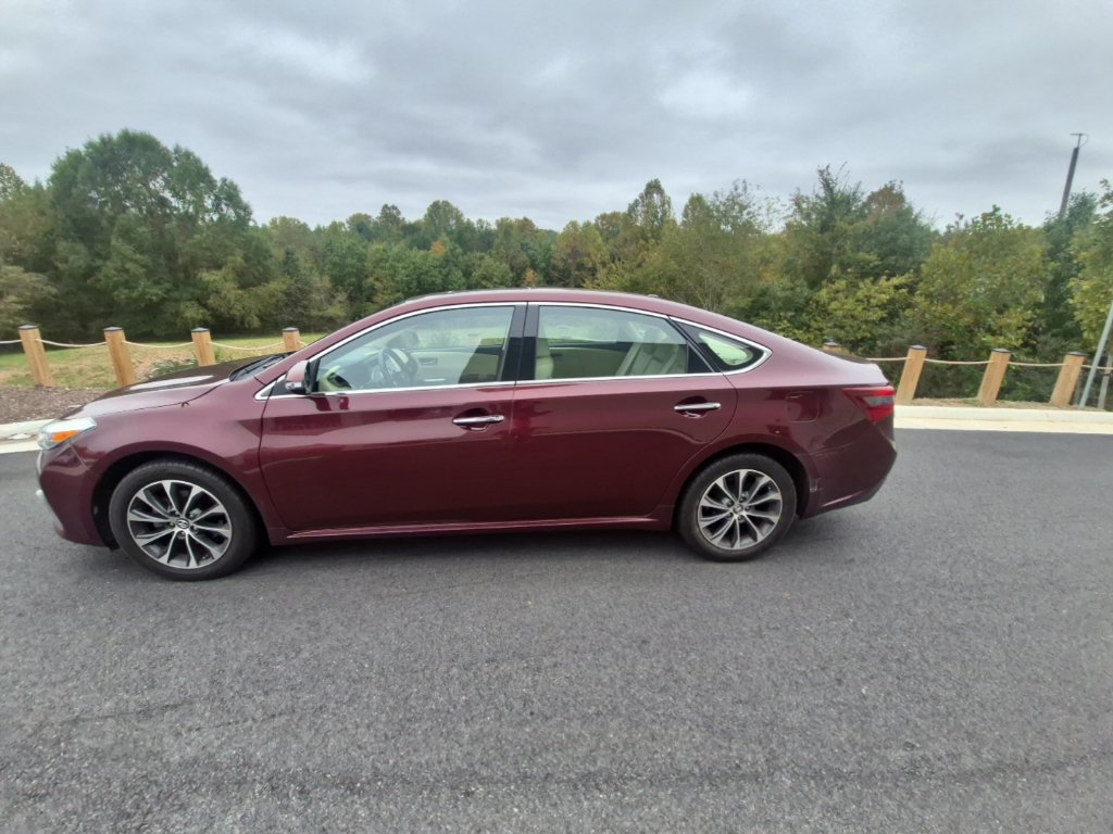 Used 2016 Toyota Avalon XLE Plus FWD image 10