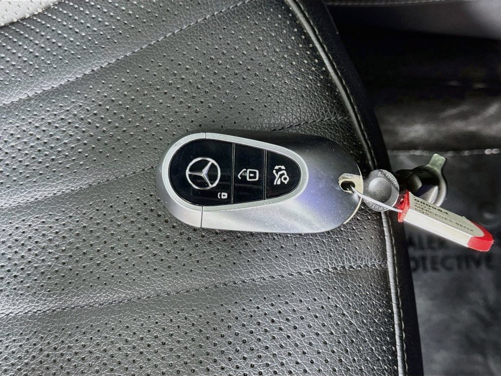 Used 2023 Mercedes-Benz EQS 580 4MATIC SUV image 43