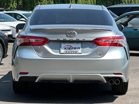 Used 2020 Toyota Camry SE w/ Carpet Mat Package FWD image 5