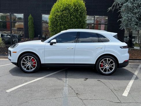 Used 2024 Porsche Cayenne S AWD/4WD image 9
