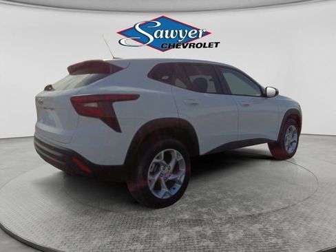 New 2026 Chevrolet Trax LS w/ LS Convenience Package FWD image 5