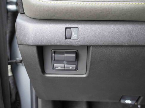 Used 2023 Chevrolet Colorado ZR2 w/ ZR2 Convenience Package III image 16