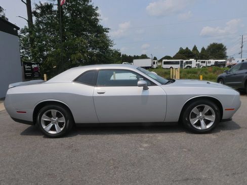 Used 2021 Dodge Challenger SXT RWD image 4