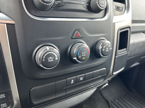 Used 2017 RAM 1500 Classic SLT AWD/4WD image 18