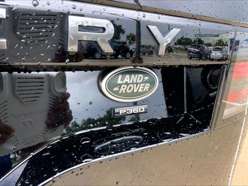 Used 2023 Land Rover Discovery HSE R-Dynamic AWD/4WD image 10