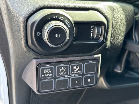 Used 2023 Jeep Wrangler Rubicon image 17