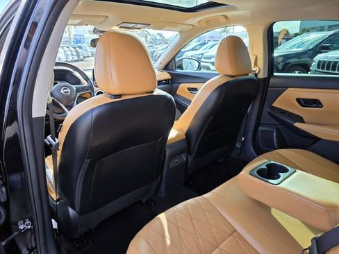 Used 2024 Nissan Sentra SV w/ SV Premium Package image 17