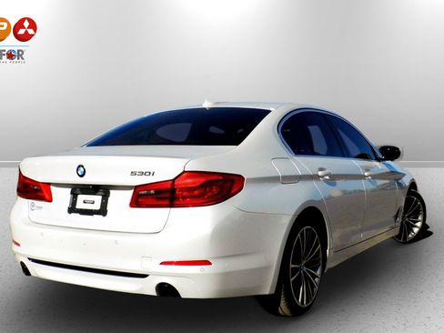 Used 2020 BMW 530i w/ Premium Package image 2
