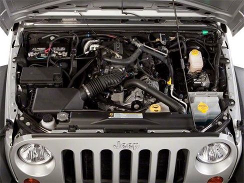 Used 2012 Jeep Wrangler Unlimited Sahara AWD/4WD image 15