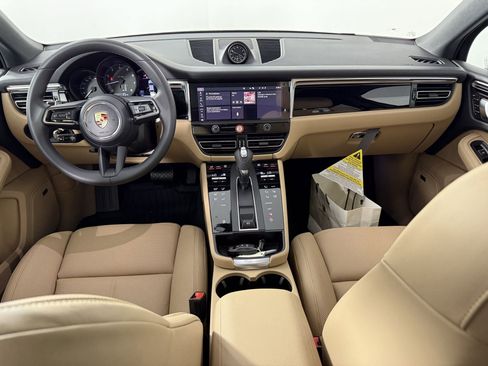 Certified 2026 Porsche Macan AWD/4WD image 18