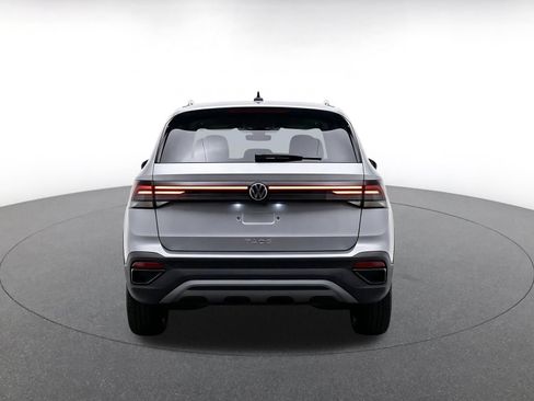Used 2026 Volkswagen Taos SE AWD/4WD image 8
