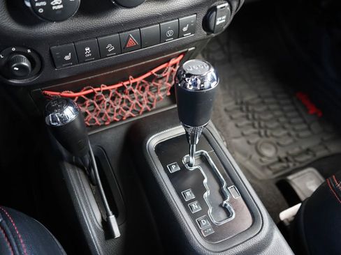 Used 2018 Jeep Wrangler Rubicon AWD/4WD image 17