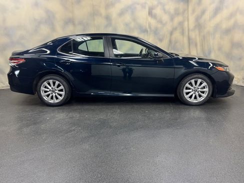 Used 2018 Toyota Camry L image 9