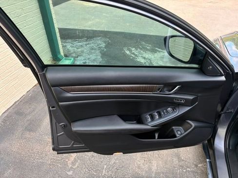 Used 2019 Honda Accord Touring image 17