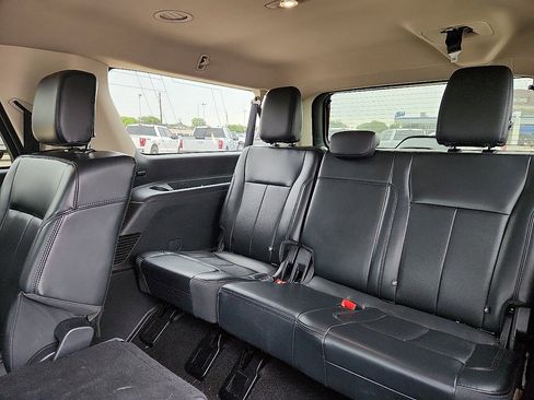 Used 2024 Ford Expedition Max XLT image 5