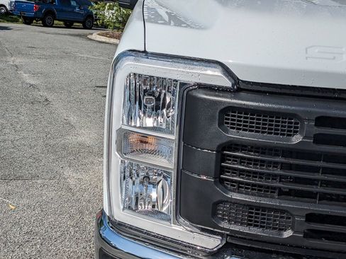 New 2025 Ford F250 XL w/ XL Chrome Package image 10