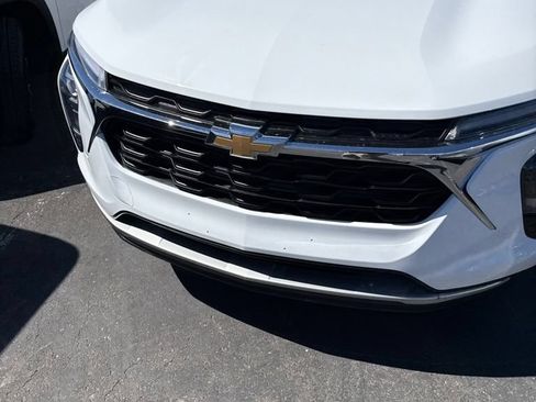Used 2024 Chevrolet Trax LT FWD image 3