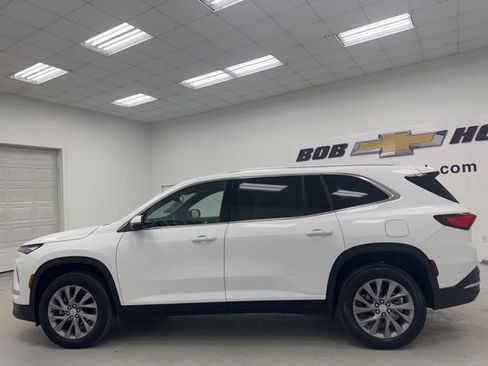 Used 2025 Buick Enclave Preferred image 8