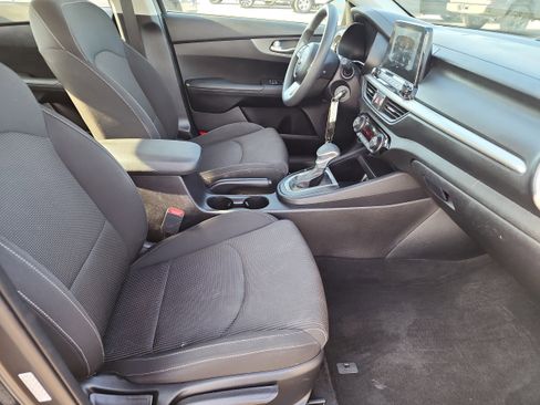 Used 2019 Kia Forte LXS image 9