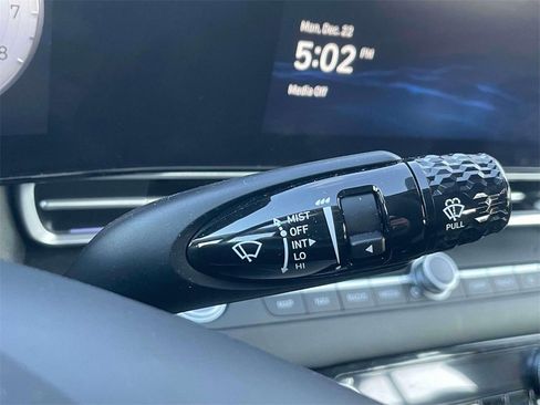 Used 2024 Hyundai Elantra SEL image 24