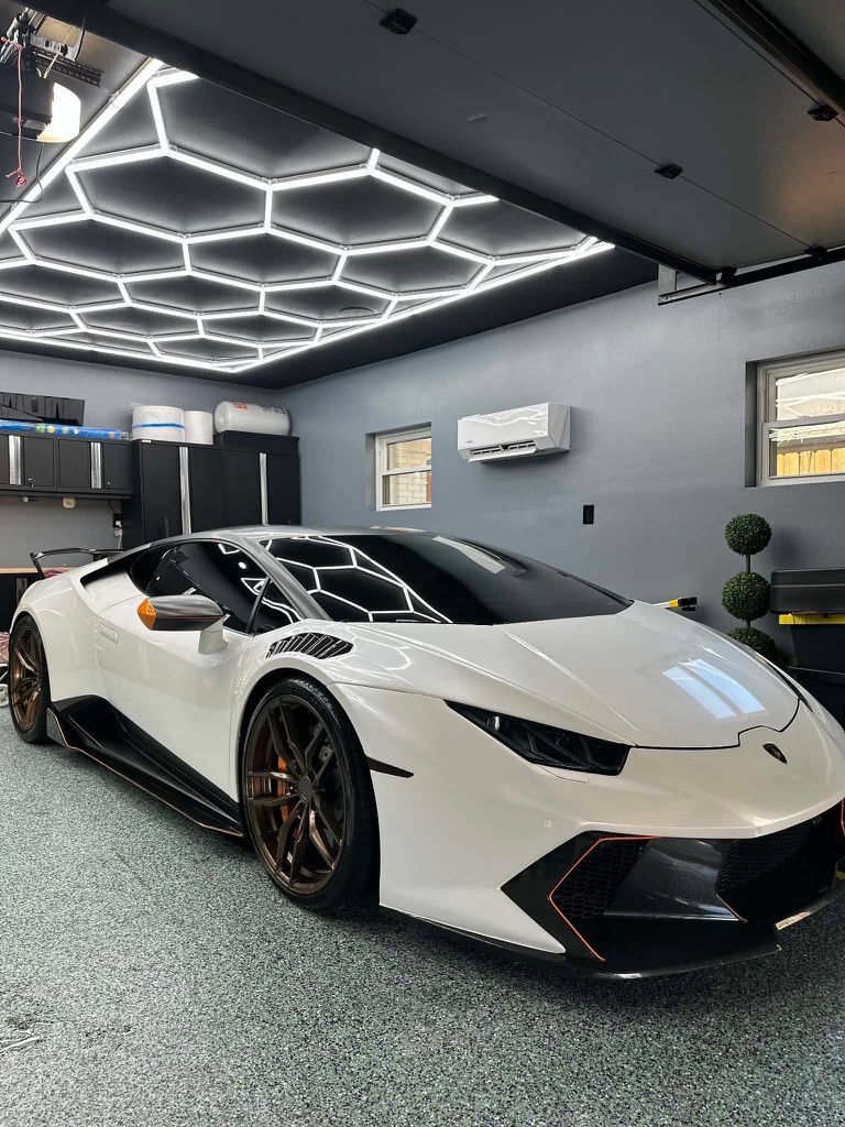 Used 2017 Lamborghini Huracan LP 580-2 RWD image 2
