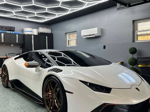 Used 2017 Lamborghini Huracan LP 580-2 RWD image 2