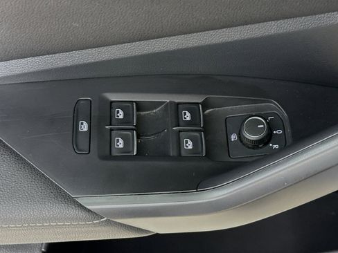 Used 2024 Volkswagen Jetta SE FWD image 20