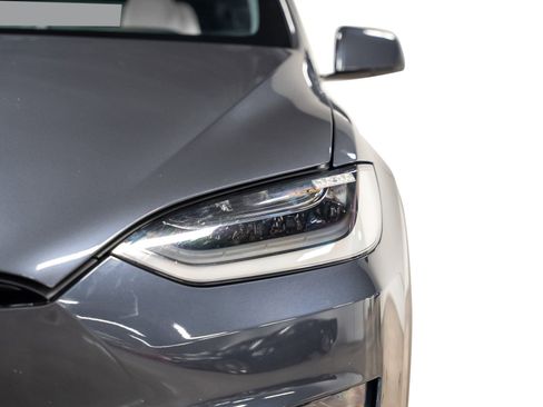 Used 2023 Tesla Model X Plaid image 9
